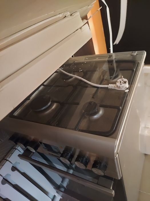 Продам газовую плиту