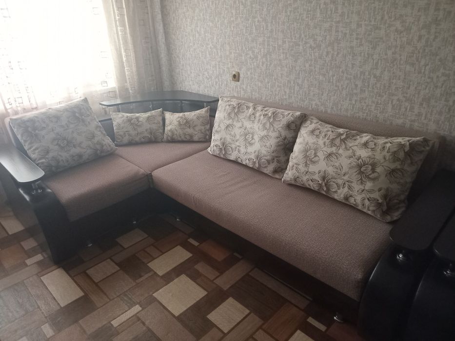 Продам угловой диван + кресло