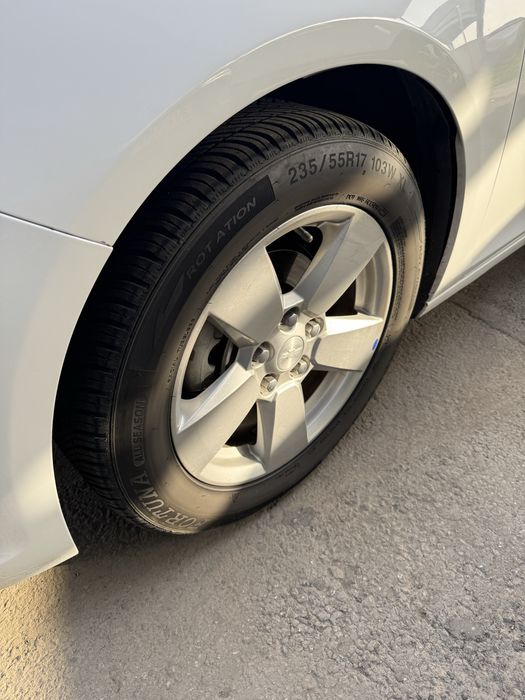 Malibu 1 2-pazitsiya sotiladi, xolati yaxwi hech qanaqa aybi yoq.