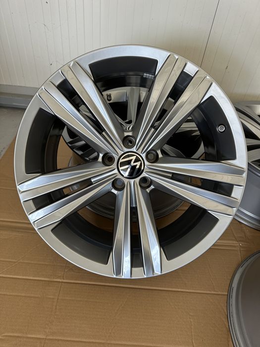 jante touareg tiguan r line sebring 5x112 r19 top ca noi