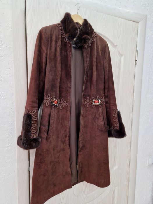 Тренч нарядный стройнящии