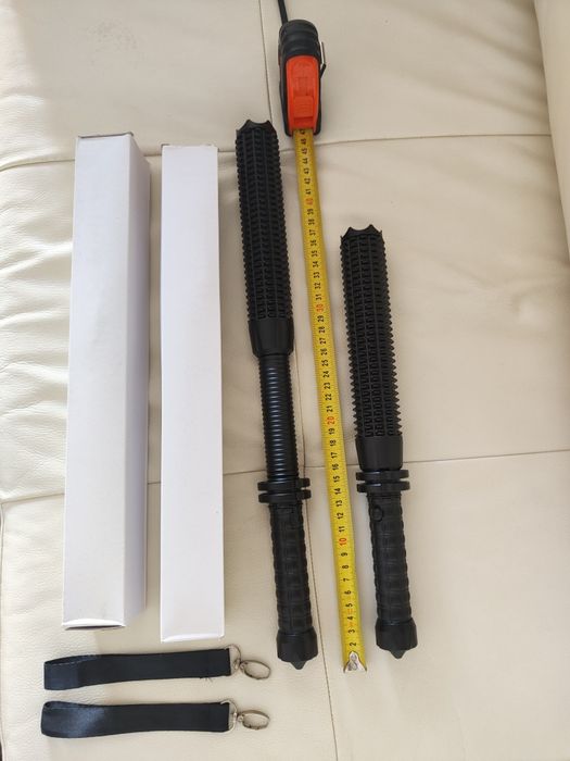 Baston Telescopic Police cu Lanterna LED Fabricat din Metal Premium și aliaj aluminiu 45 cm deschis / 34 cm inchis