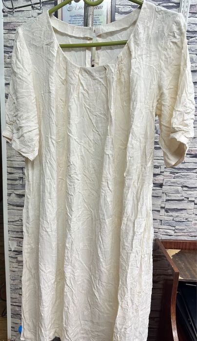 Светлое женское платье