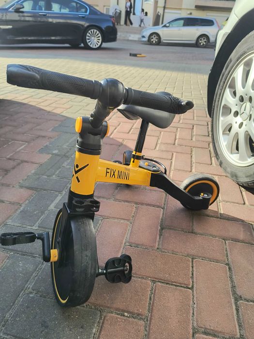 Vând Tricicletă 3 în 1 Trike Fix Mini Cross-Country cu Pedale – Reglabilă, 18 luni–4 ani