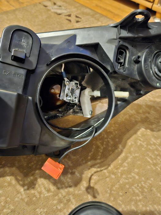 Десен фар за Пежо 307 CC Hatchback Combi Фейслифт