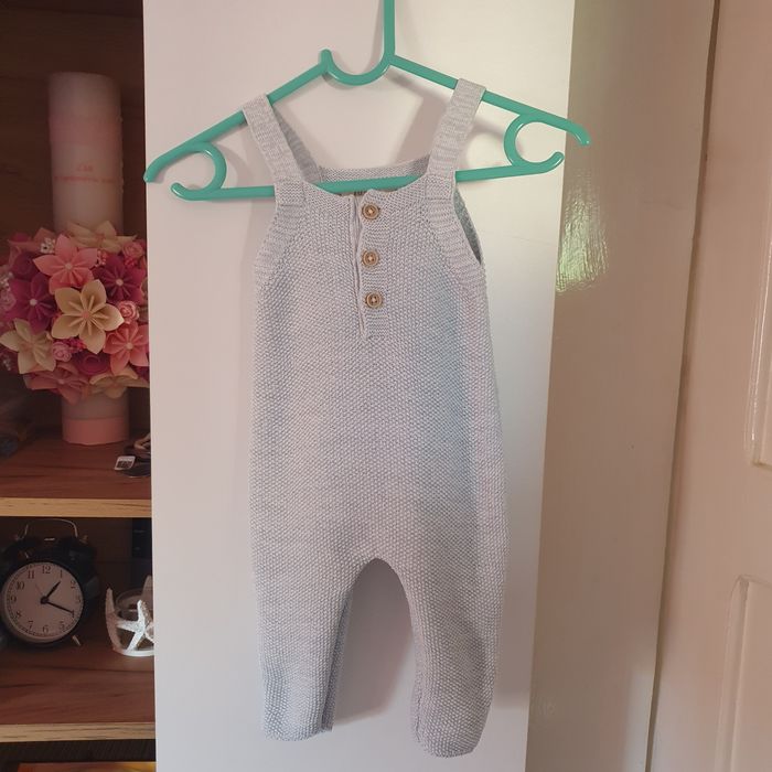 Salopetă tricotată nouă 62/68 unisex