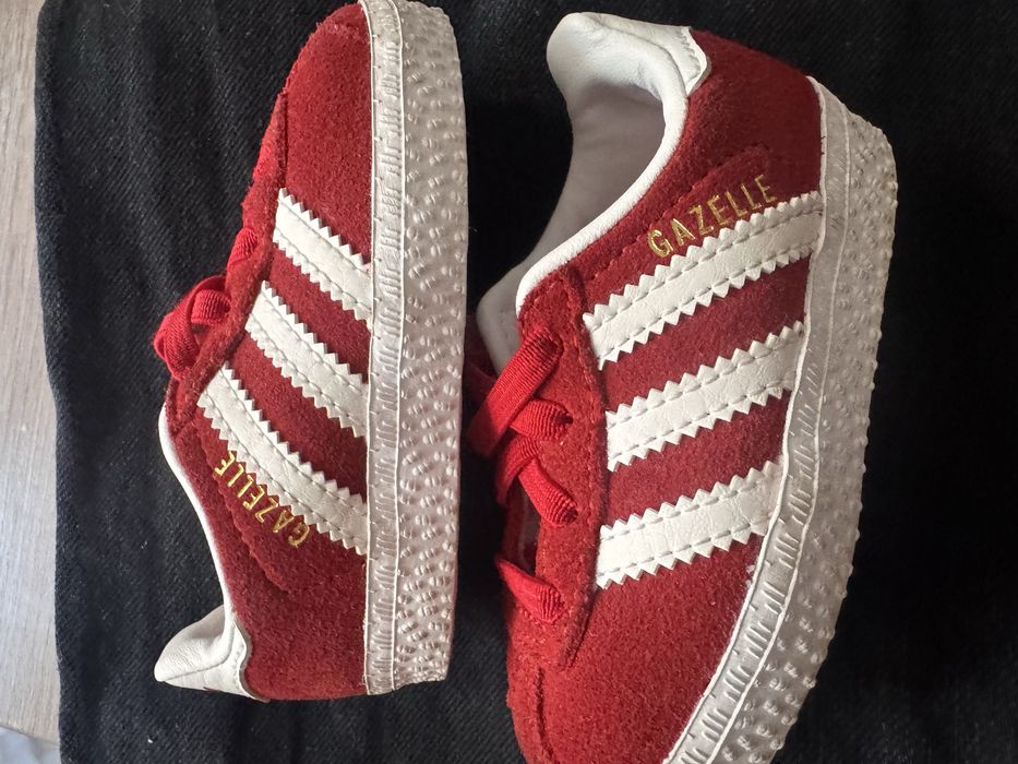 Кроссовки adidas красный 19 р