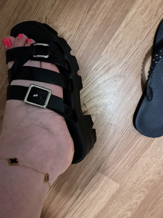 Разкошни нови дамски чехли