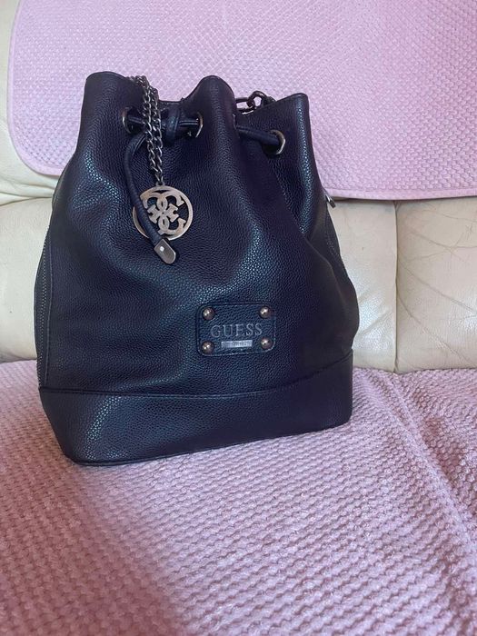 Кожена чанта Guess и подарък към нея още една зимна кожена чанта
