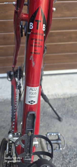 Bicicletă GENESIS roșie