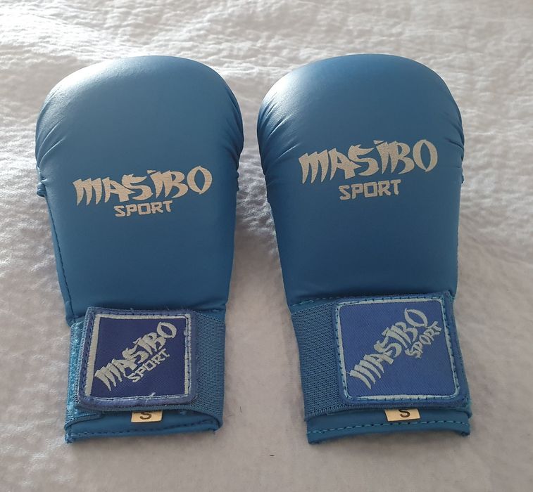 Manusi karate în stare buna puțin folosite