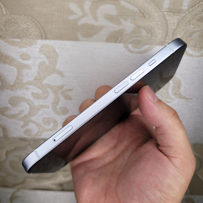 IPhone 15  2 Simkartali