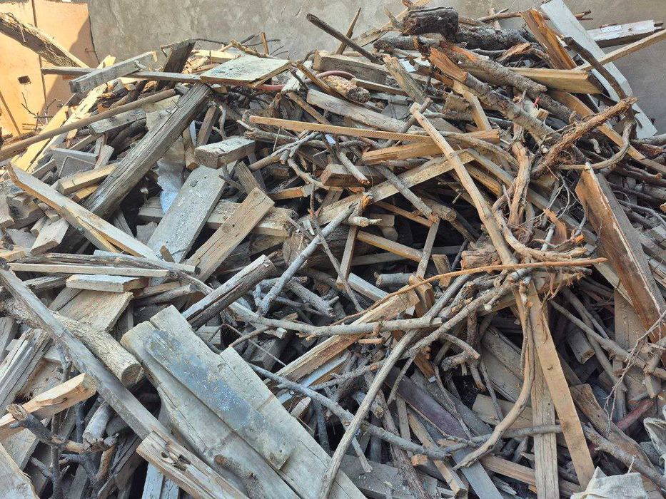 Дрова для отопления фруктовых деревьев много ЗИЛ