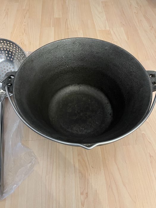 Ceaun Fonta Cu Capac Nou Cu serie