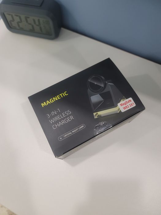 Magnetic 3in1 wireless charger magsafe w83