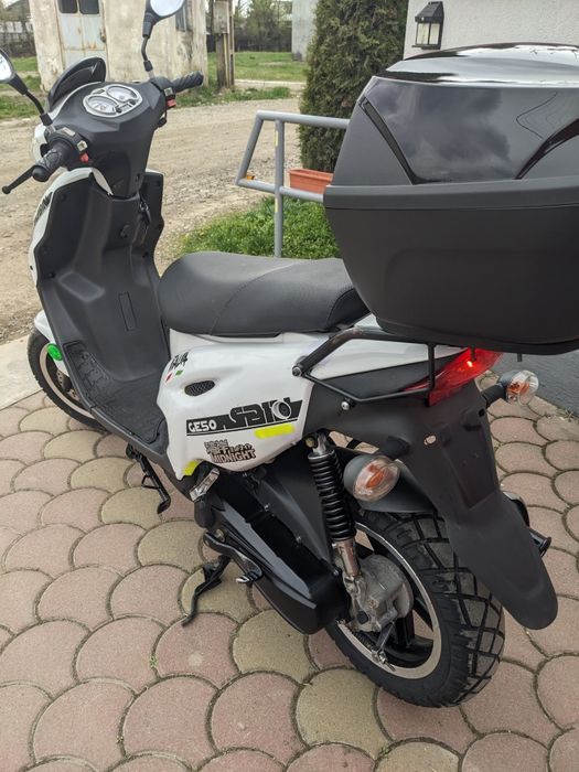 Scuter  Explorer 49 cm  2 timpi