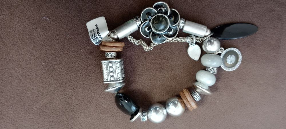 Vând brățări noi