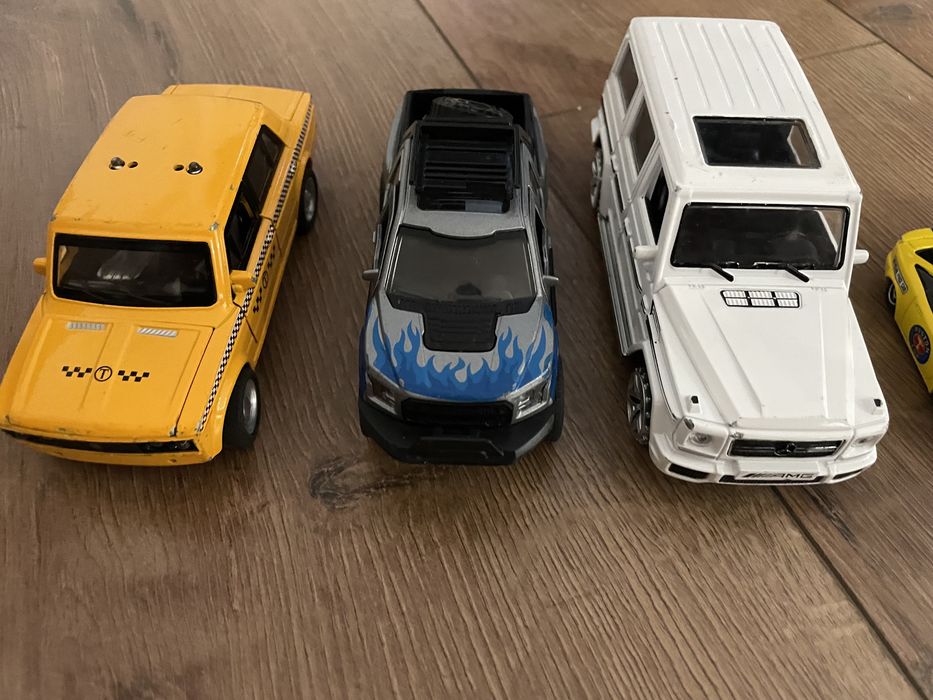 Продаются машинки не новые hot wheels