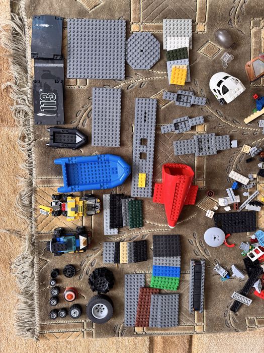 Продам большой пакет лего деталей