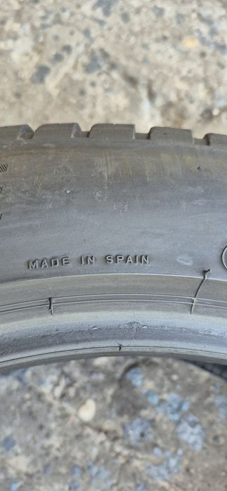 2 anvelope M+S Bridgestone 275/45/20.Pretul este pe bucata.