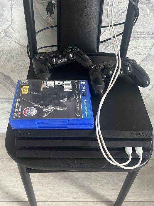 Продам Ps4 pro в хорошем состояние