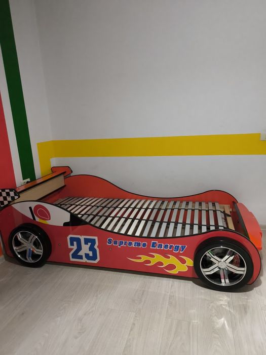 Pat mașinuță cu faruri funcționale și bandă LED  stare excelentă!