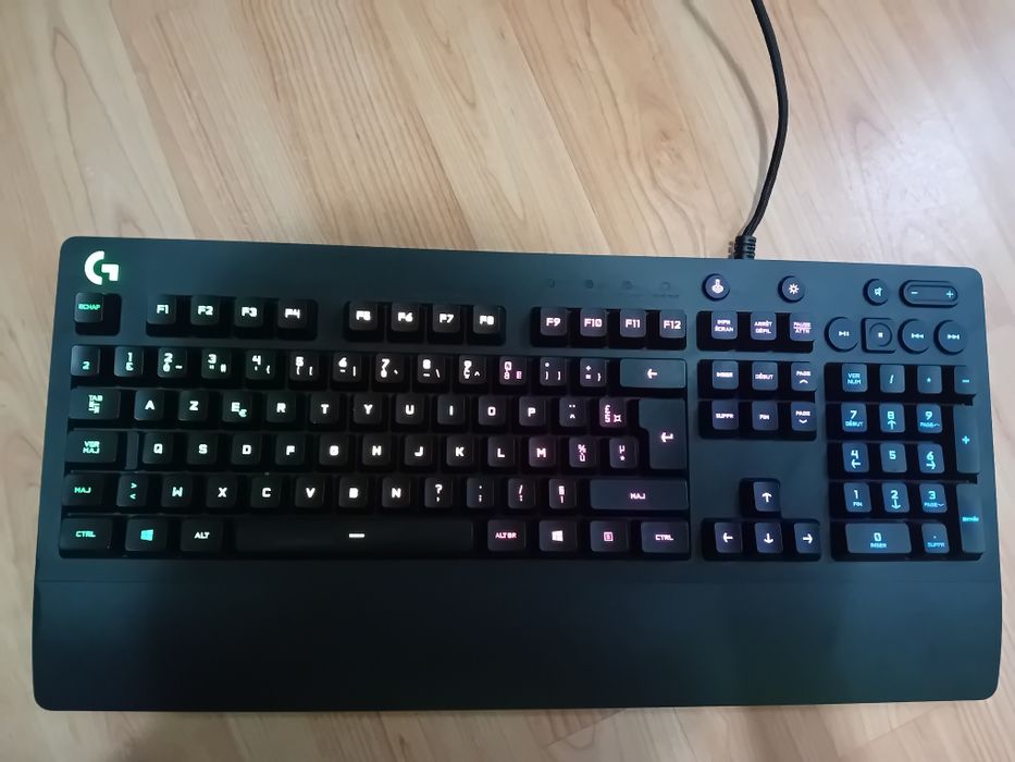 Tastatura Logitech G213