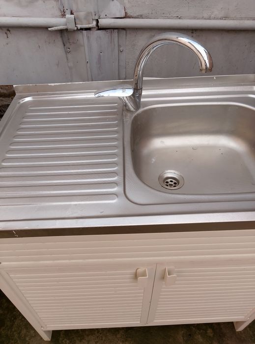 De vânzare chiuveta cu masca