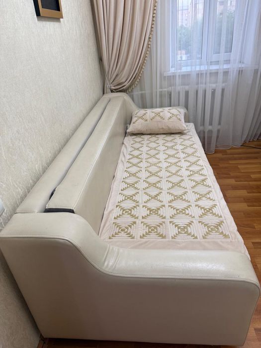 Продается диван для гостиной
