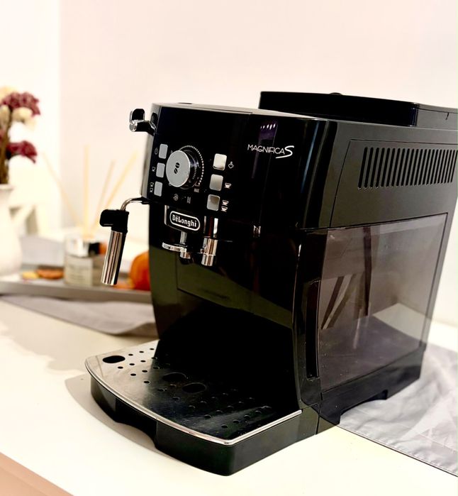 Expresor automat delonghi magnifica S