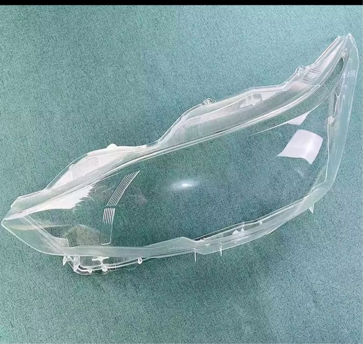 sticla far toyota yaris 2016-2019