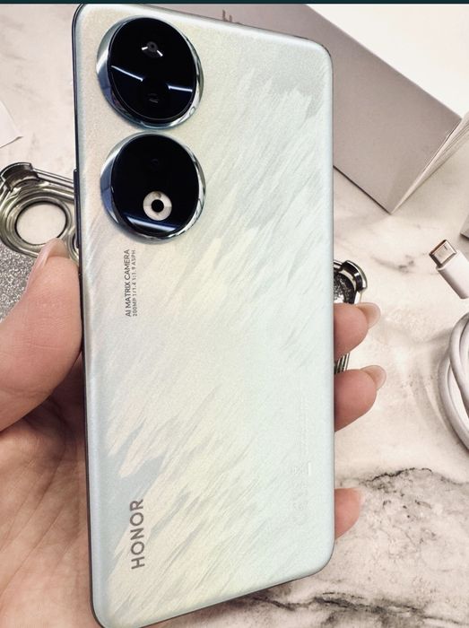 Honor 90  в идеальном состояний