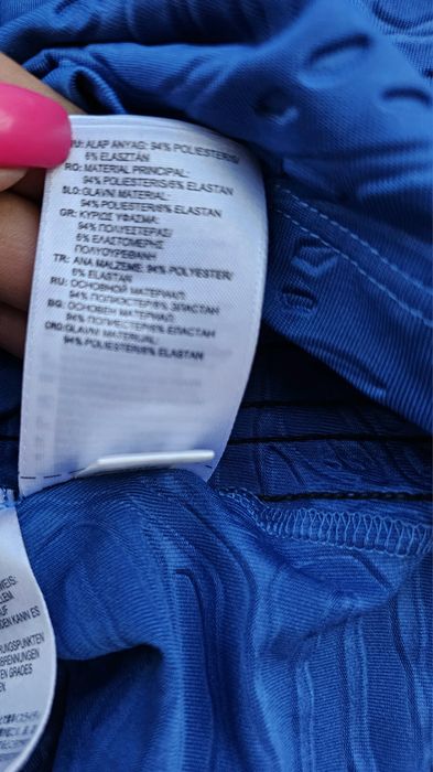 Adidas оригинална дамска рокля М размер