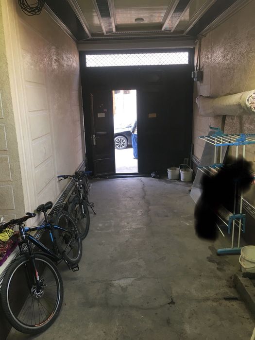 Янгиобод мах. 1,8 соток 3 хона ховли сотилади.