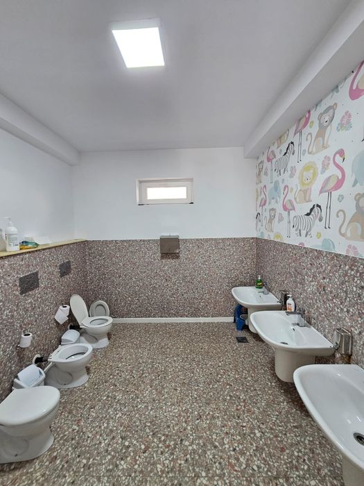 Închiriez casa pretabila afacere Topoloveni, Argeș