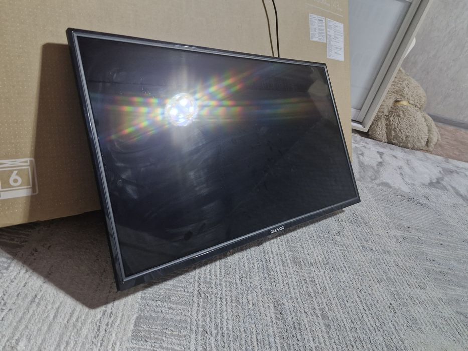 Телевизор с подставкой