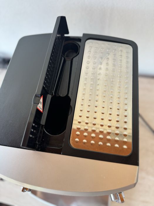 Expresor de cafea Delonghi Magnifica