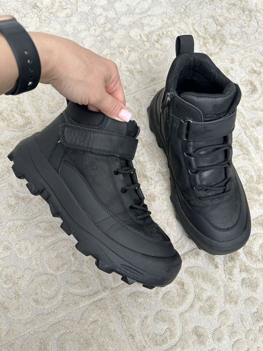 Продам ботинки на мальчика