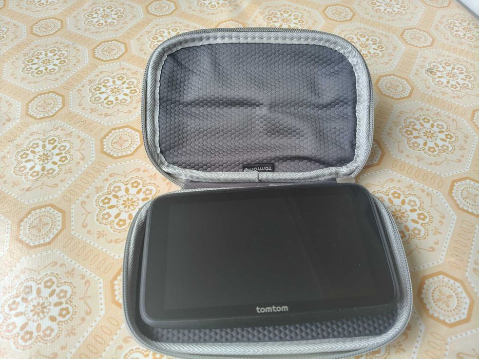 Vand GPS Tom Tom  GO Superior+husa, noi, ecran HD 6", pret 1600 lei!