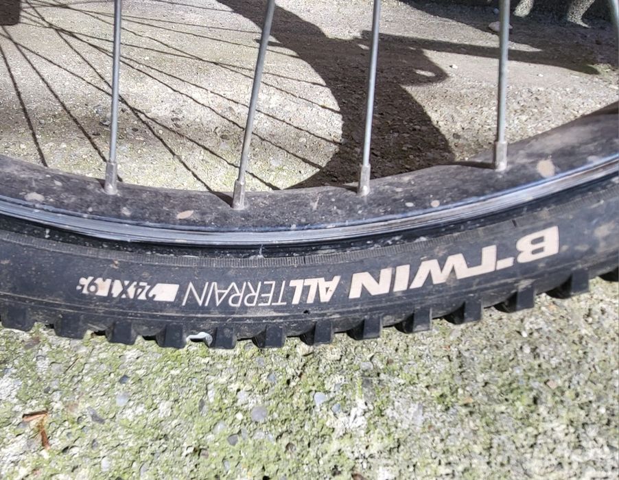 Bicicleta 24' doar Bucuresti. Pret fix fara schimburi. Nu insistati!!