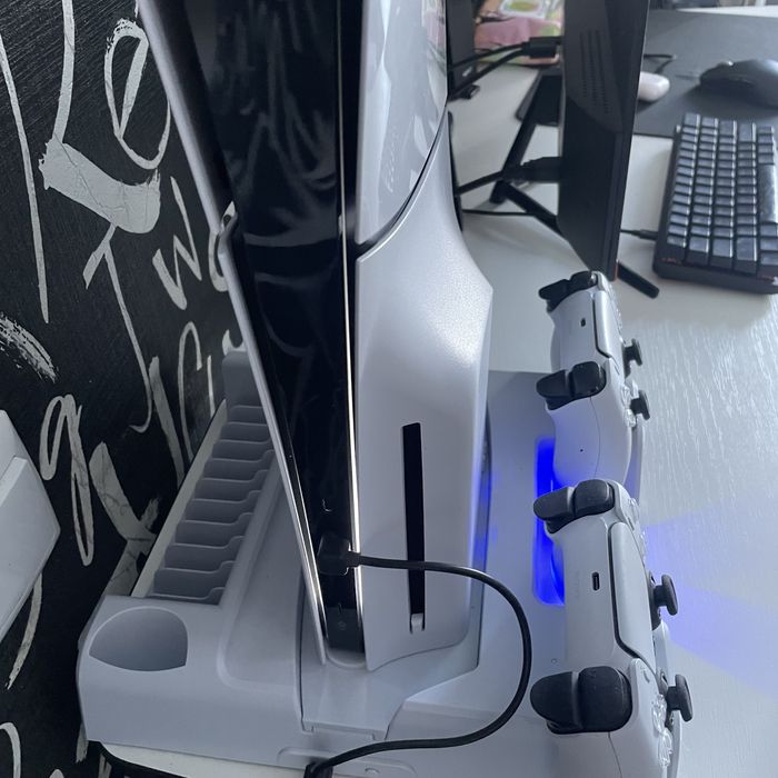 PS5 1TB + 2 геймпада + PS Plus 8-9 мес