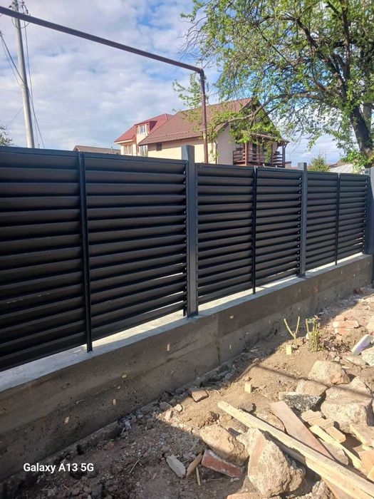 Garduri si porti stil jaluzea, sipca metalica, tabla cutata