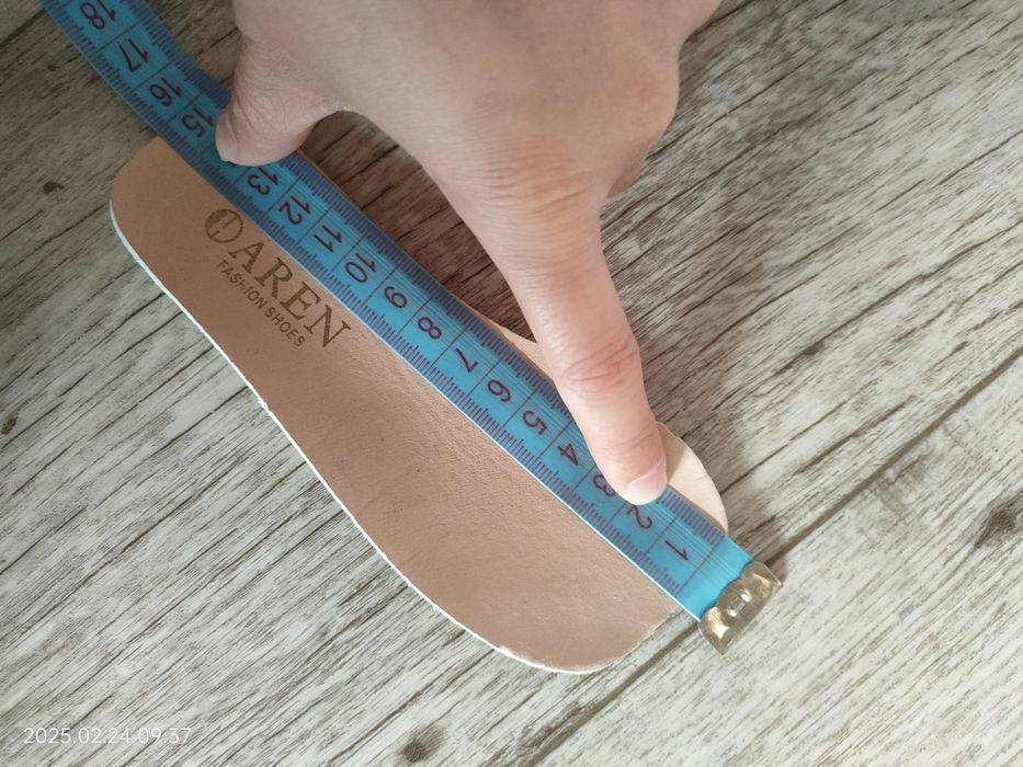 Продаю детский праздничные туфельки