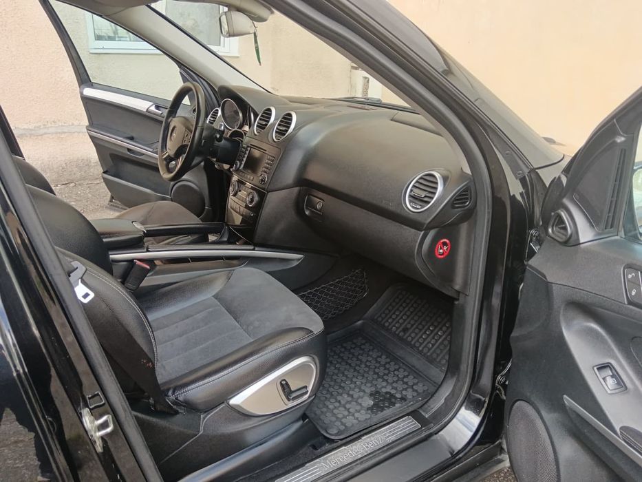 Mercedes ML autoutilitară 5 locuri