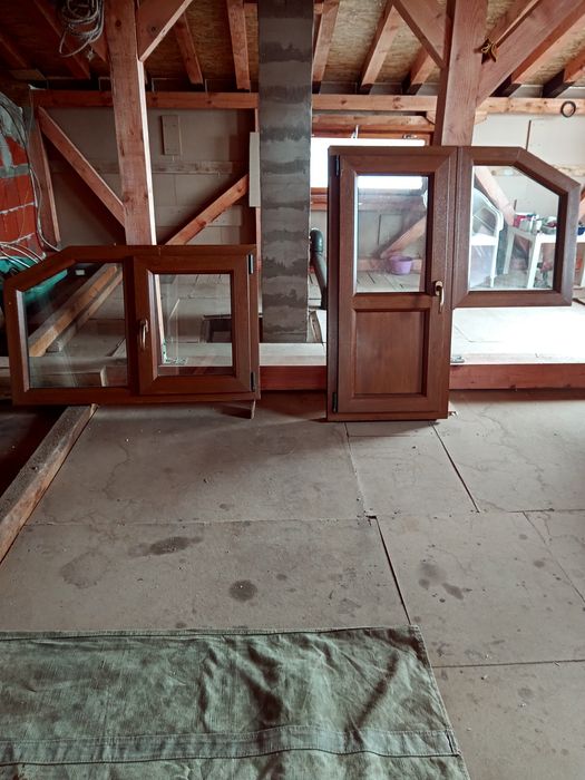 Пвц дограма златен дъб със стъклопакет таванска