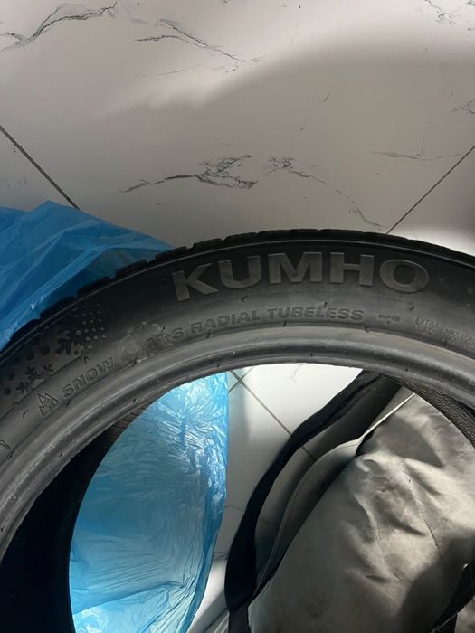Продам шины 245/40/19 всесезонка, лепучка
