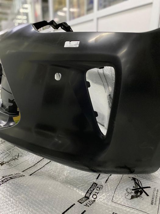 Бампер оргинал Тойота Камри 55