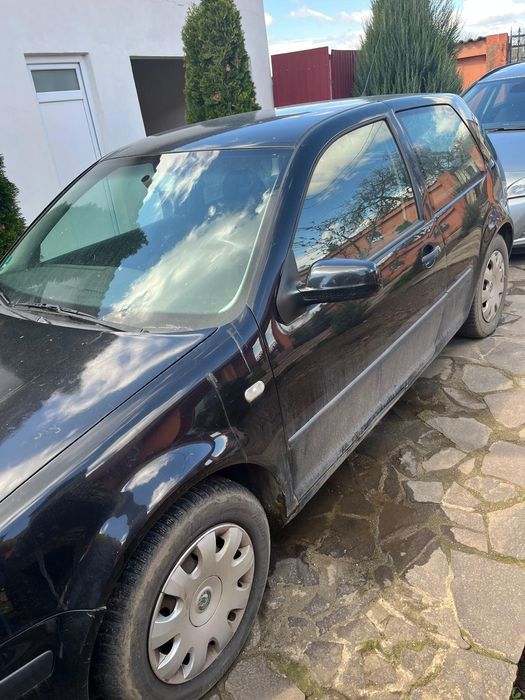 Vând Golf 4, 2 uși,geamuri electrice, ac funcțional