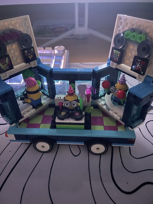 Лего Миниьоны Автобус