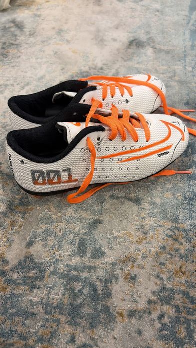 Adidasi de fotbal cu crampoane, mas 31